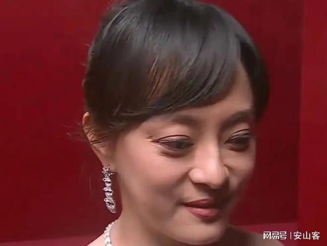 坏杨幂不敢露脸只有赵今麦扛住了！冰球突破平台芭莎之夜被镜头签吓(图3)