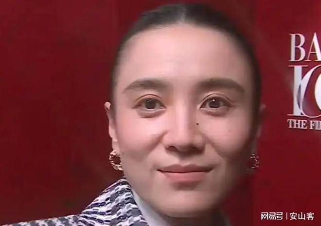 坏杨幂不敢露脸只有赵今麦扛住了！冰球突破平台芭莎之夜被镜头签吓(图11)